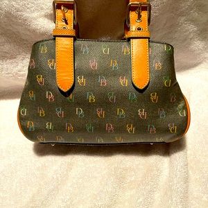 Vintage DOONEY & BOURKE purse.